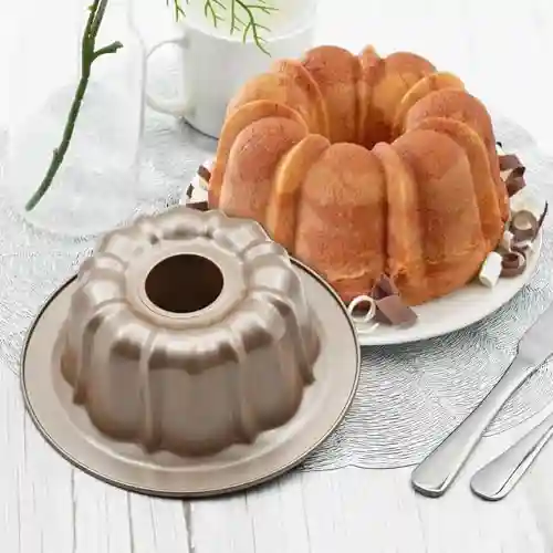 Top 5 Bundt Cake Pans for Home Baker